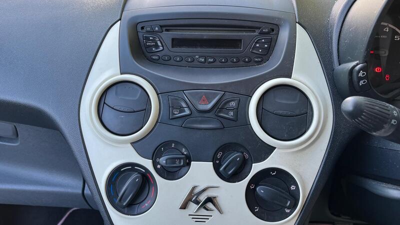 2013 Ford Ka — photo 32