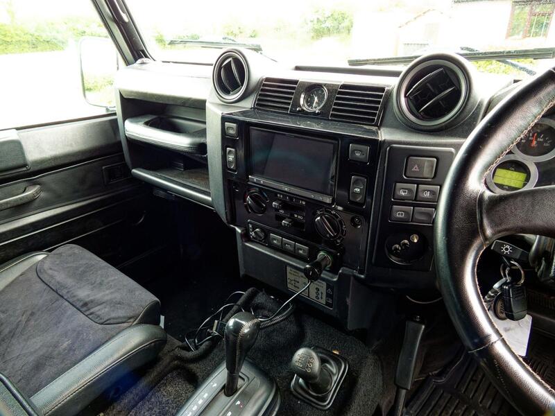 Land Rover Defender view 40