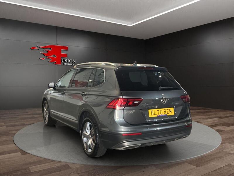 Volkswagen Tiguan Allspace view 5
