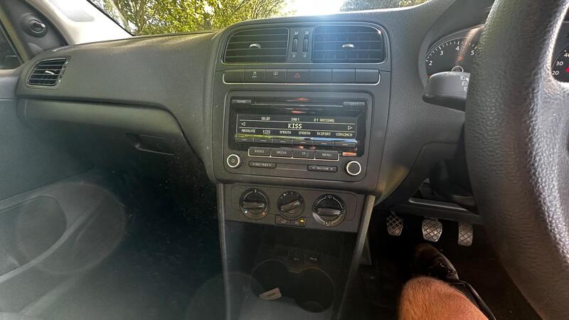 2014 Volkswagen Polo — photo 12