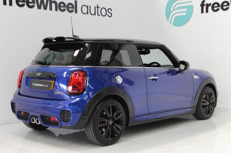 2019 MINI Hatch in Blue — image 12 of 71