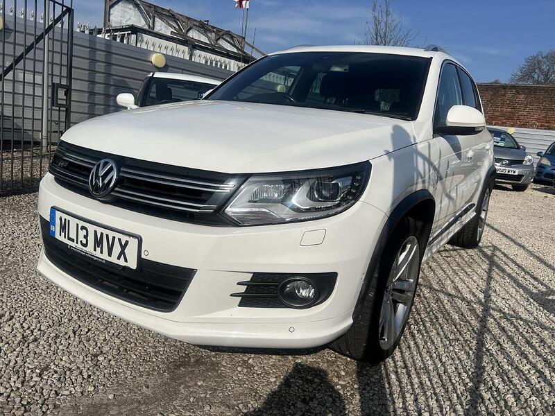 Volkswagen Tiguan view 3
