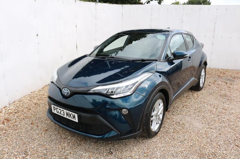 Toyota C-HR main image
