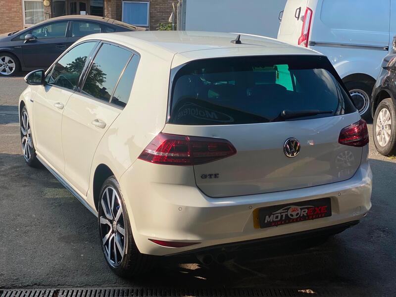 Volkswagen Golf view 4