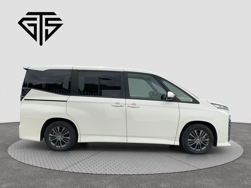 Toyota Voxy view 2