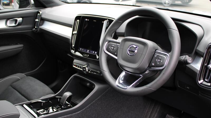 Volvo XC40 view 4