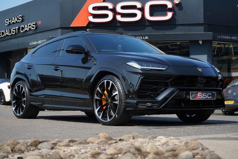 Lamborghini Urus view 5
