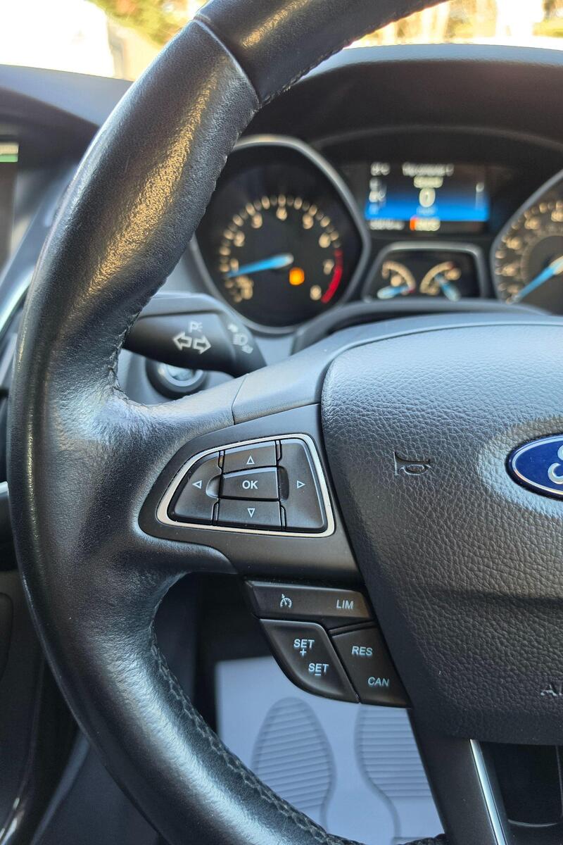 Ford Focus 1.6 Titanium Powershift Euro 6 5dr thumbnail 31