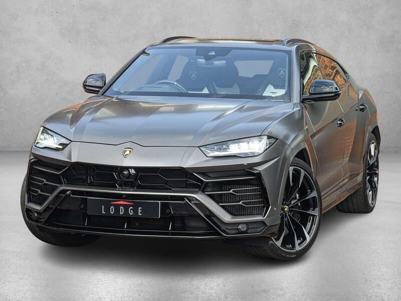 Lamborghini Urus view 3