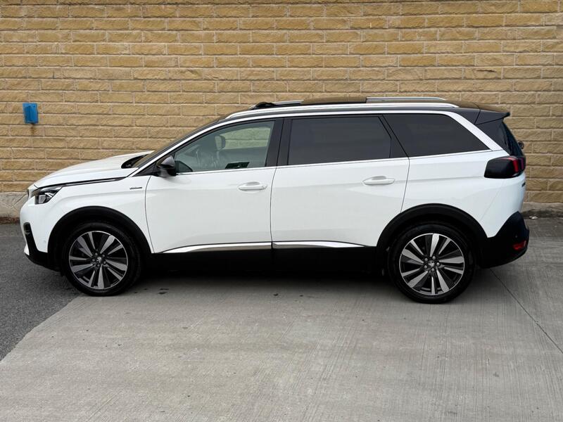 Peugeot 5008 view 2