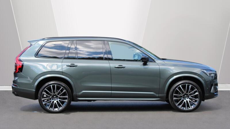 Volvo XC90 view 3