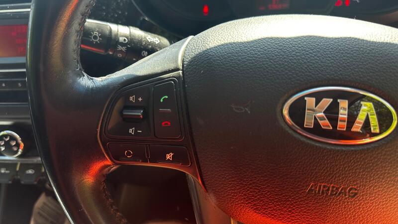 2015 Kia Rio — photo 20