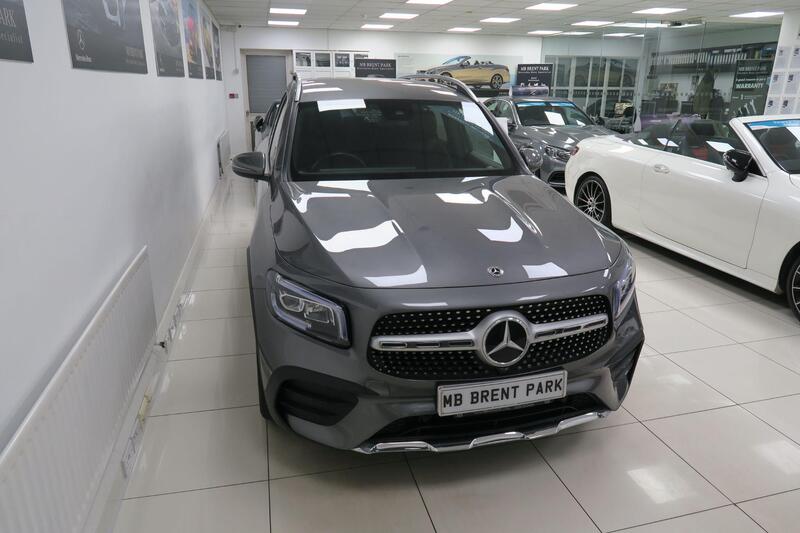 Mercedes-Benz Mercedes-Benz GLB view 3