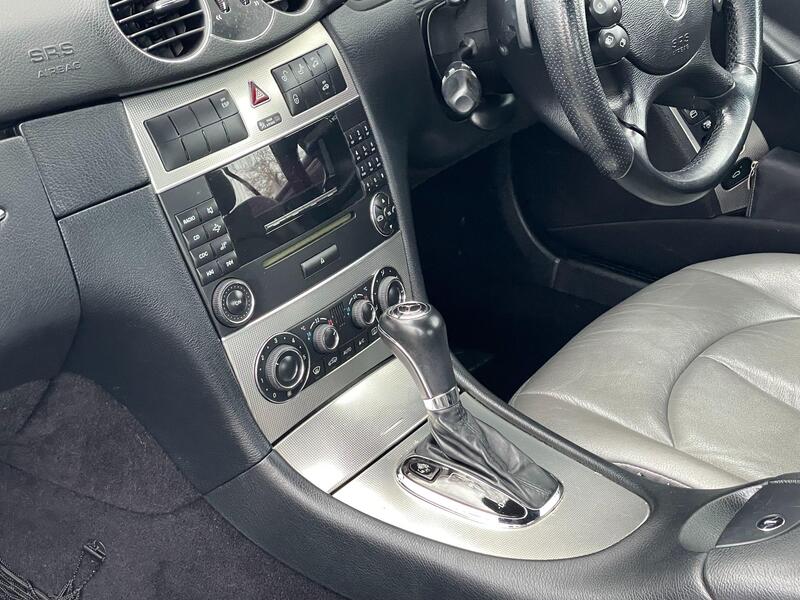 Mercedes-Benz CLK view 30