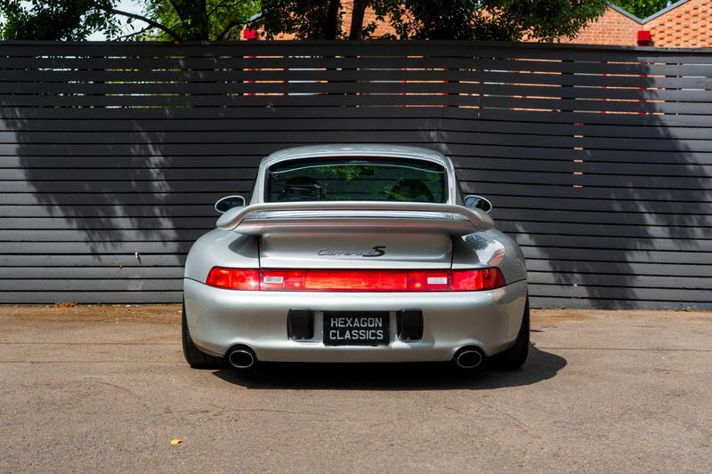 Porsche 911 view 4