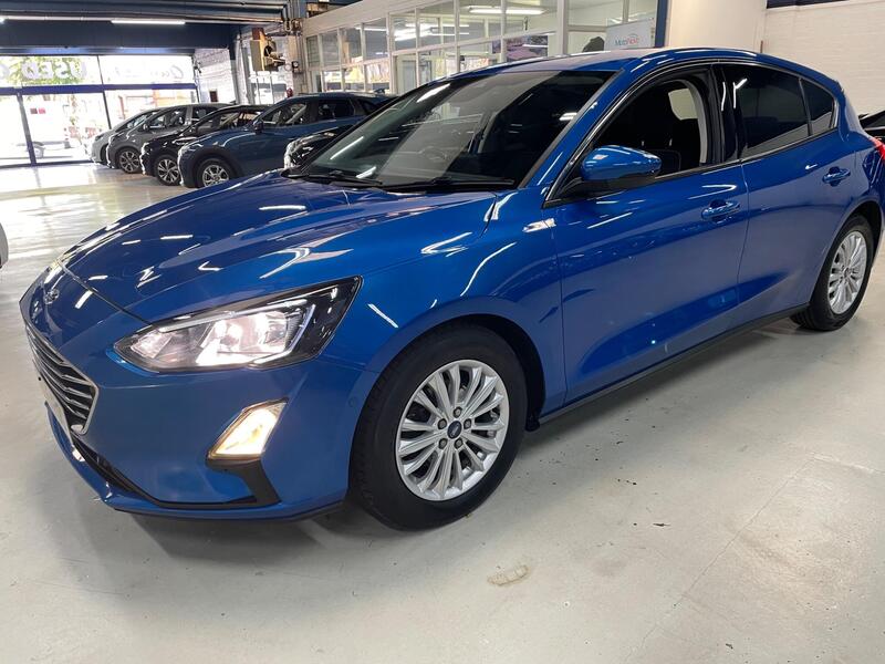 Ford Focus view 3