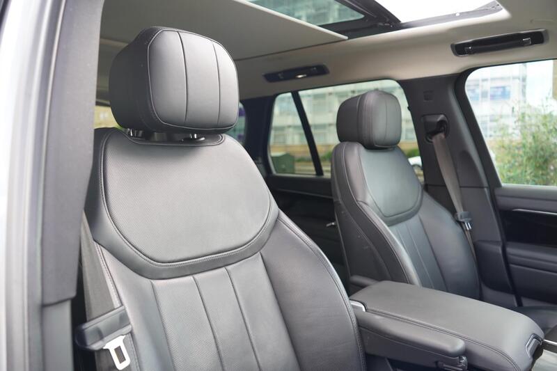 Land Rover Range Rover view 3