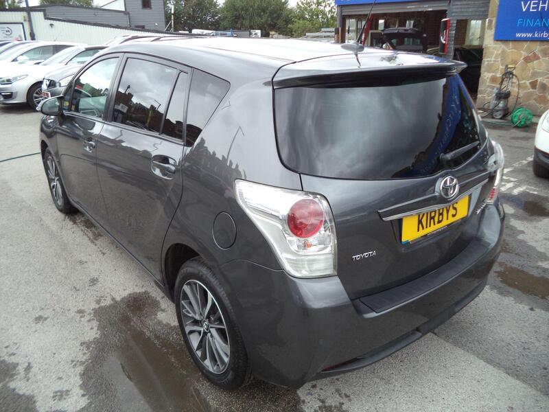 Toyota Verso view 5