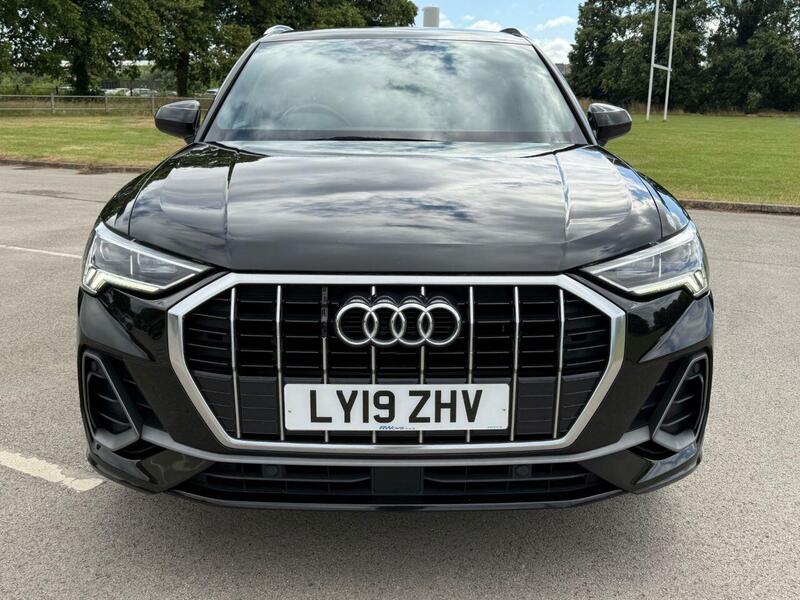 Audi Q3 view 5