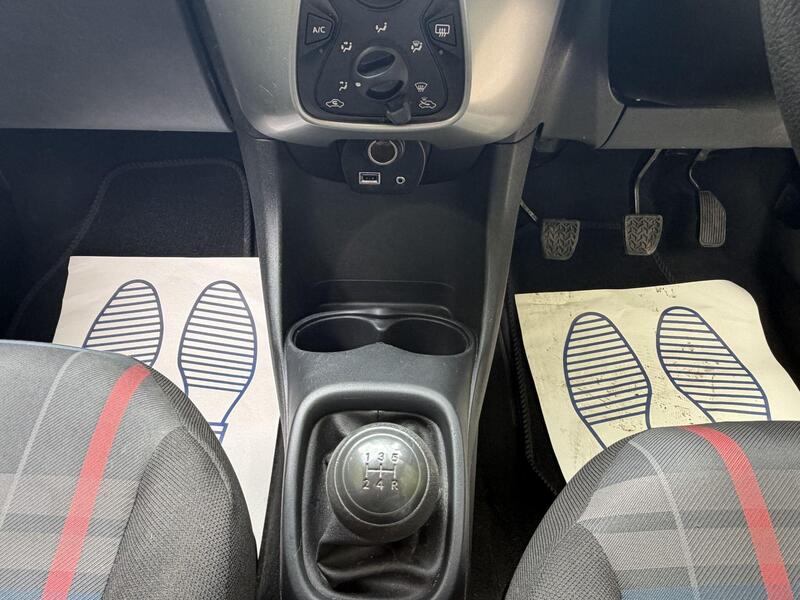 2015 Peugeot 108 — photo 16