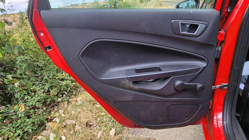 2012 Ford Fiesta — photo 46