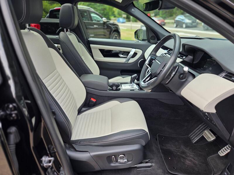Land Rover Discovery Sport view 3