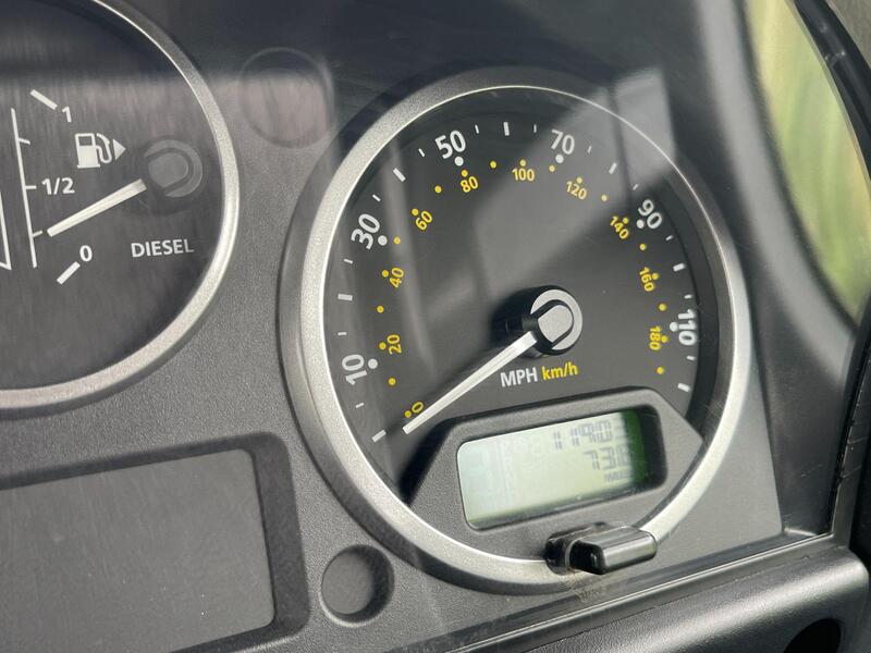 Land Rover Defender view 30