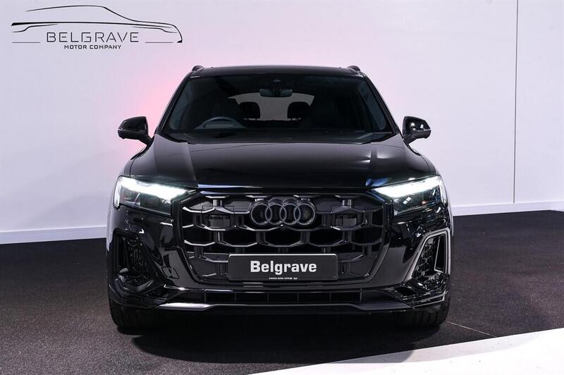 Audi SQ7 view 5