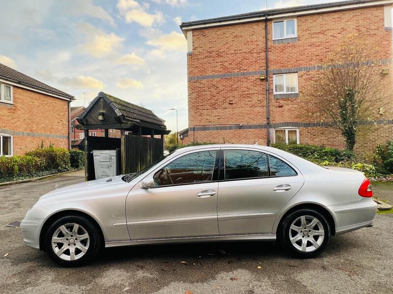 Mercedes-Benz E Class view 22