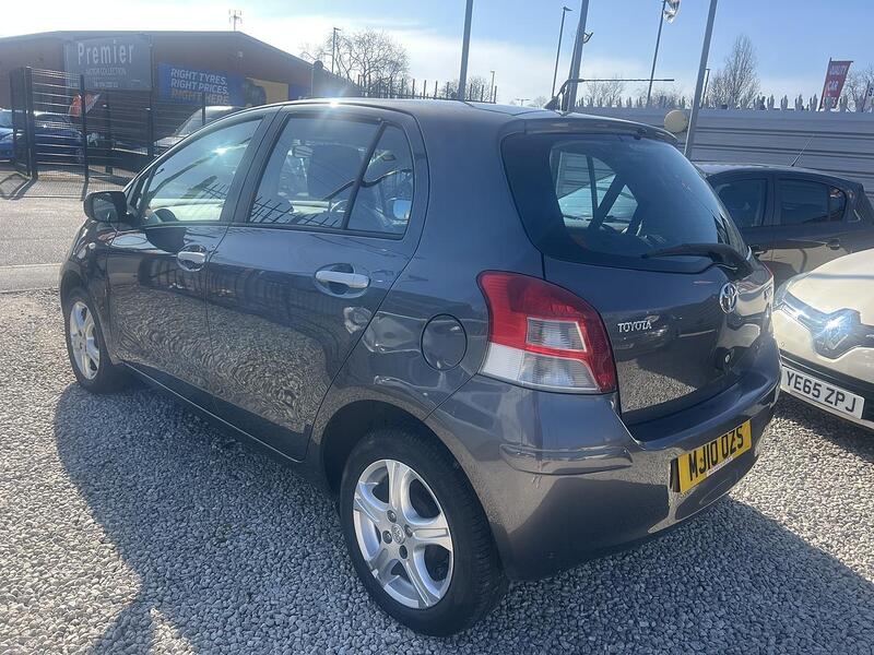 Toyota Yaris view 4