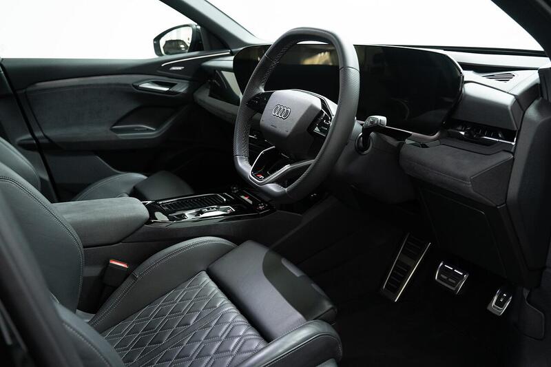 Audi Audi SQ6 e-tron view 4