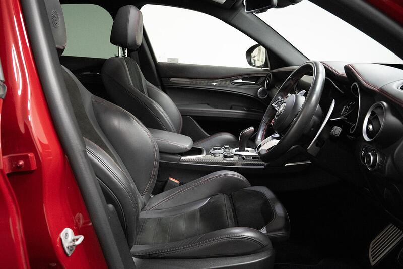 Alfa Romeo Stelvio view 4
