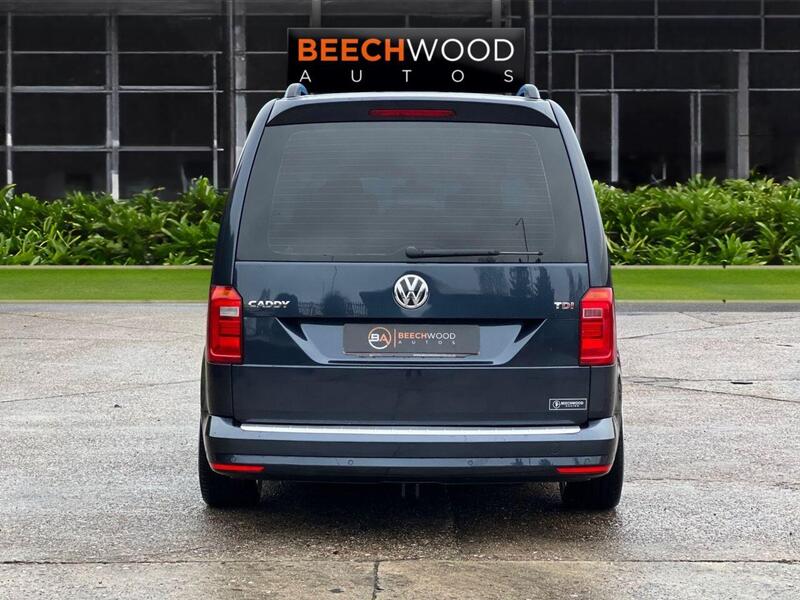 Volkswagen Caddy Maxi Life view 3