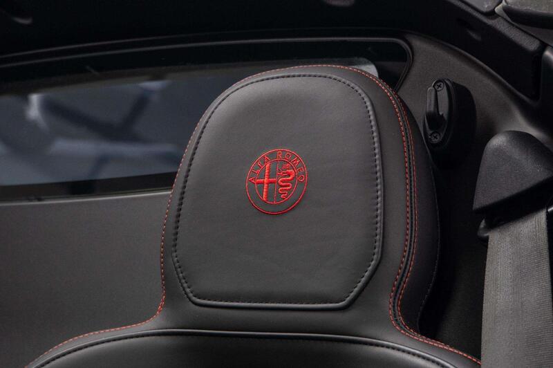 Alfa Romeo 4C view 5