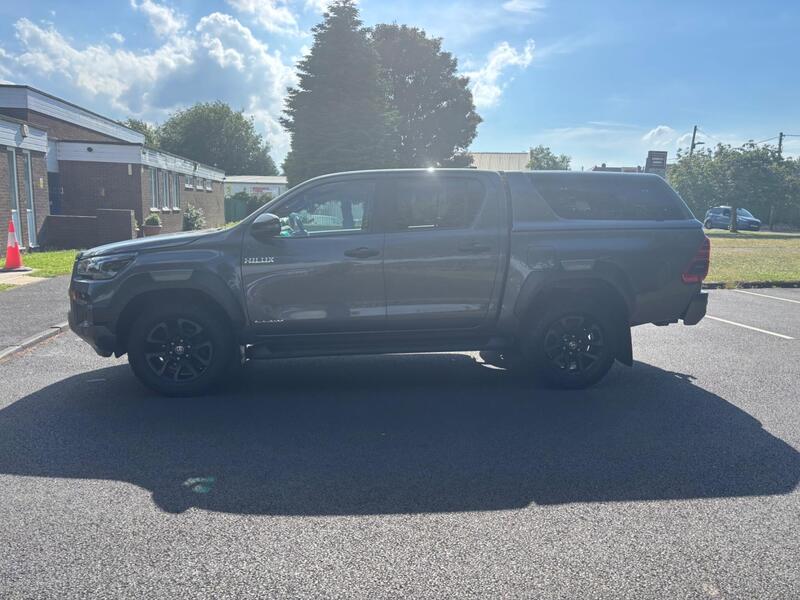 Toyota Hilux view 4