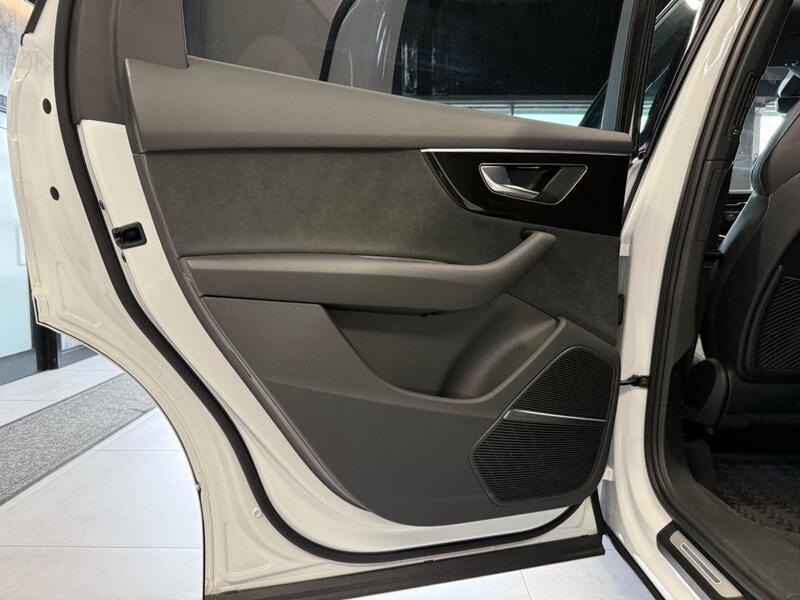 Audi SQ7 view 40