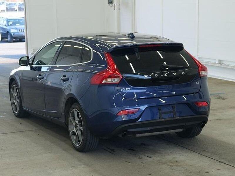 Volvo V40 view 2