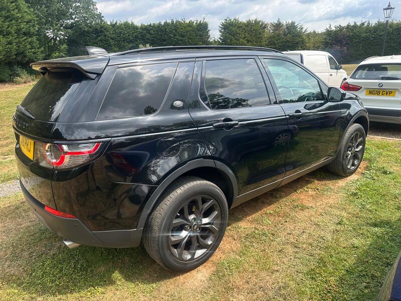 Land Rover Discovery Sport view 5