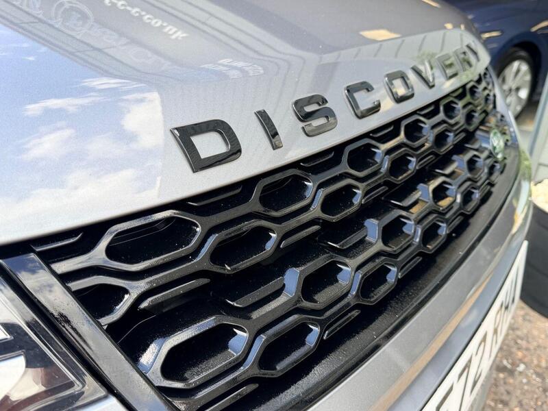 Land Rover Discovery Sport view 6