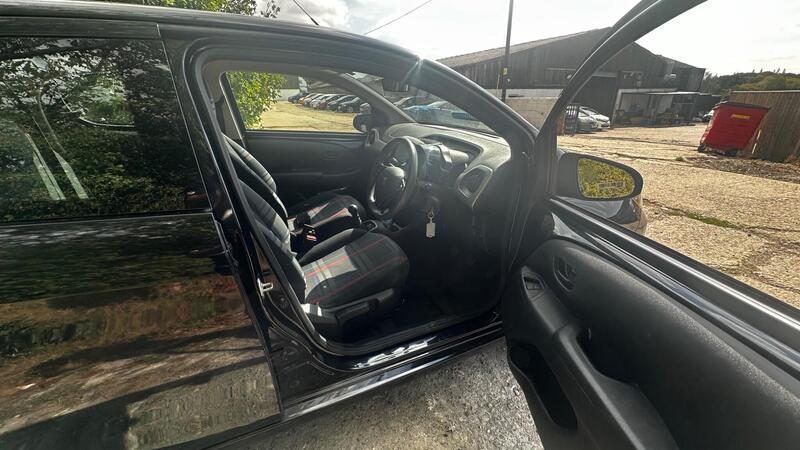 2015 Peugeot 108 — photo 17