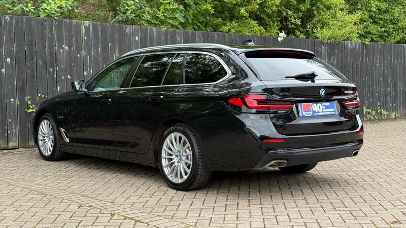 BMW 5 Series view 6