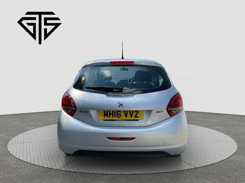 Peugeot 208 view 4