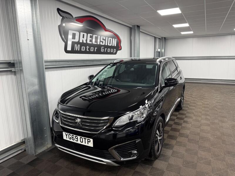 Peugeot 5008 view 3