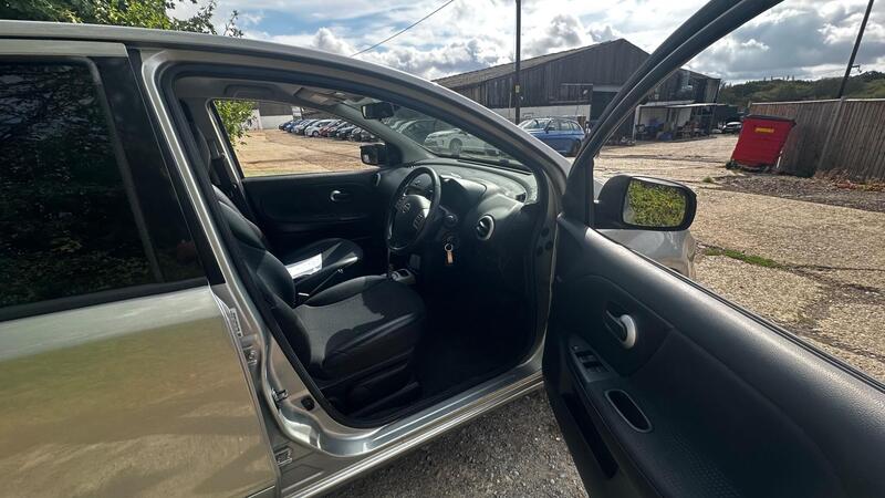 2012 Nissan Note — photo 11
