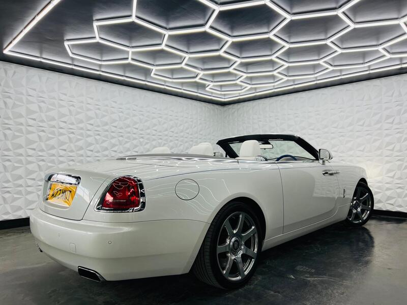 Rolls-Royce Dawn view 34