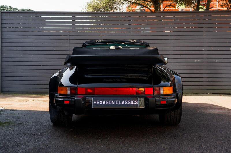 Porsche 911 view 7