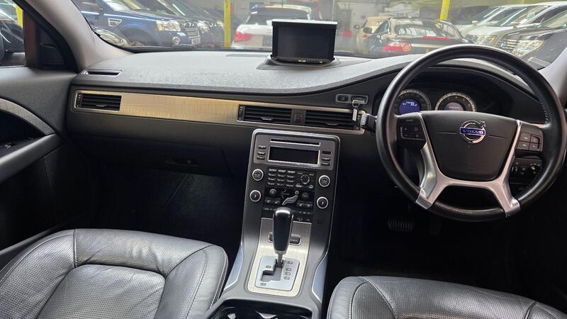 Volvo XC70 view 4