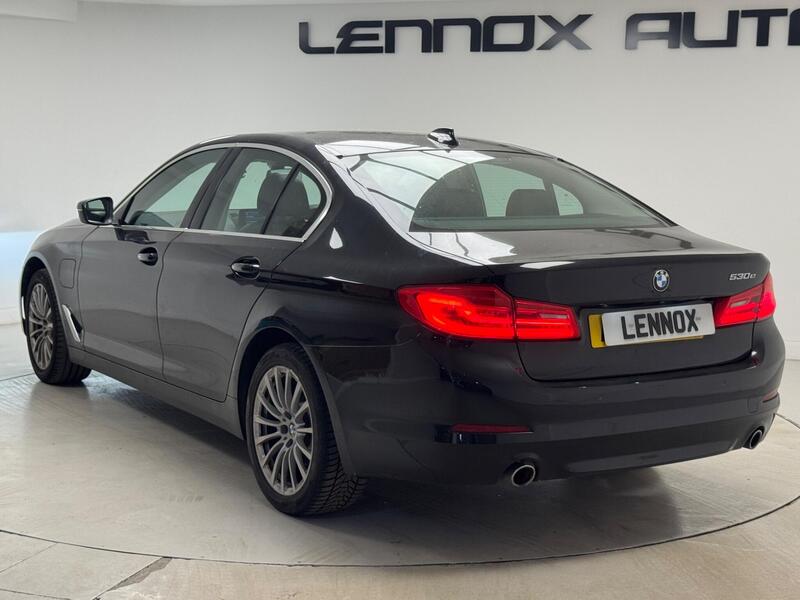 BMW 5 Series view 4