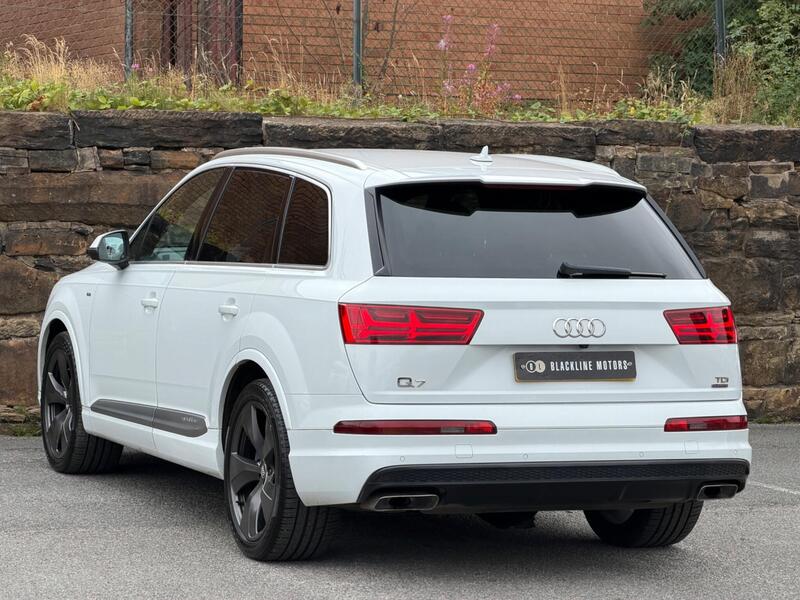 Audi Audi Q7 view 5