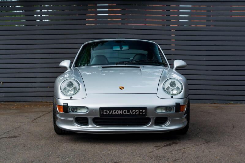 Porsche 911 view 7